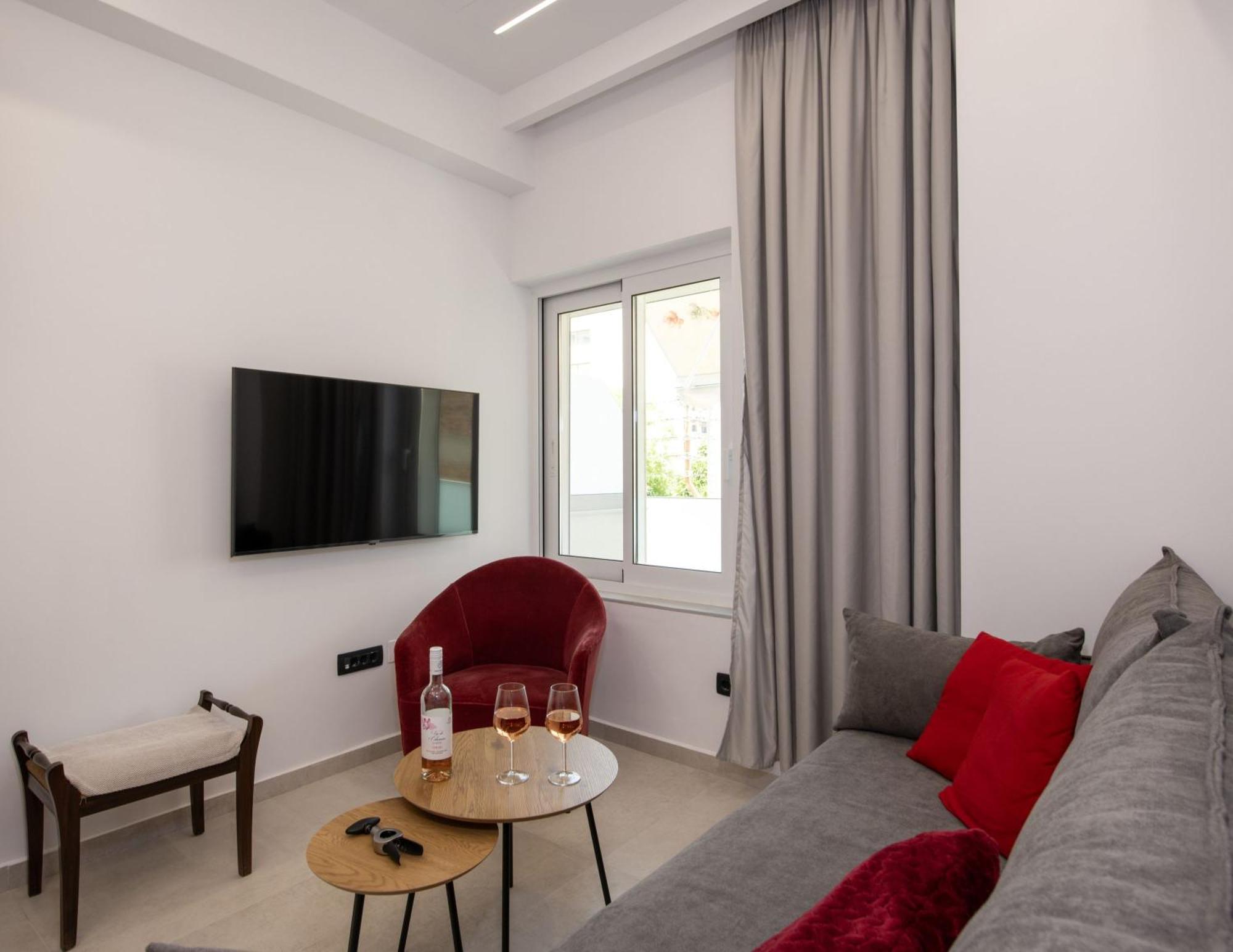 Cherry Central Luxury Suites Chania  Bagian luar foto