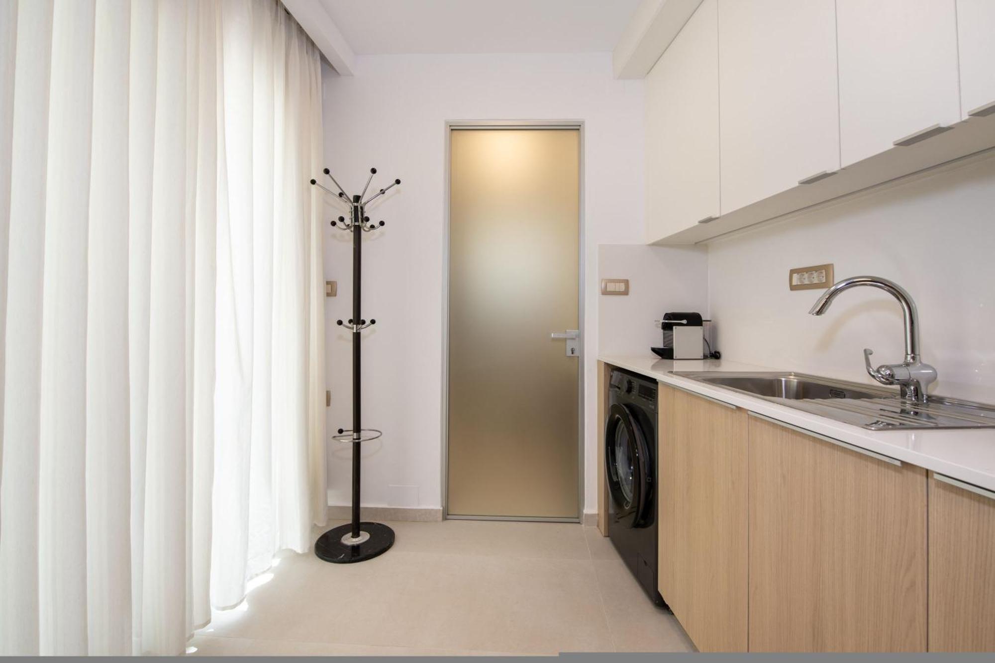 Cherry Central Luxury Suites Chania  Bagian luar foto