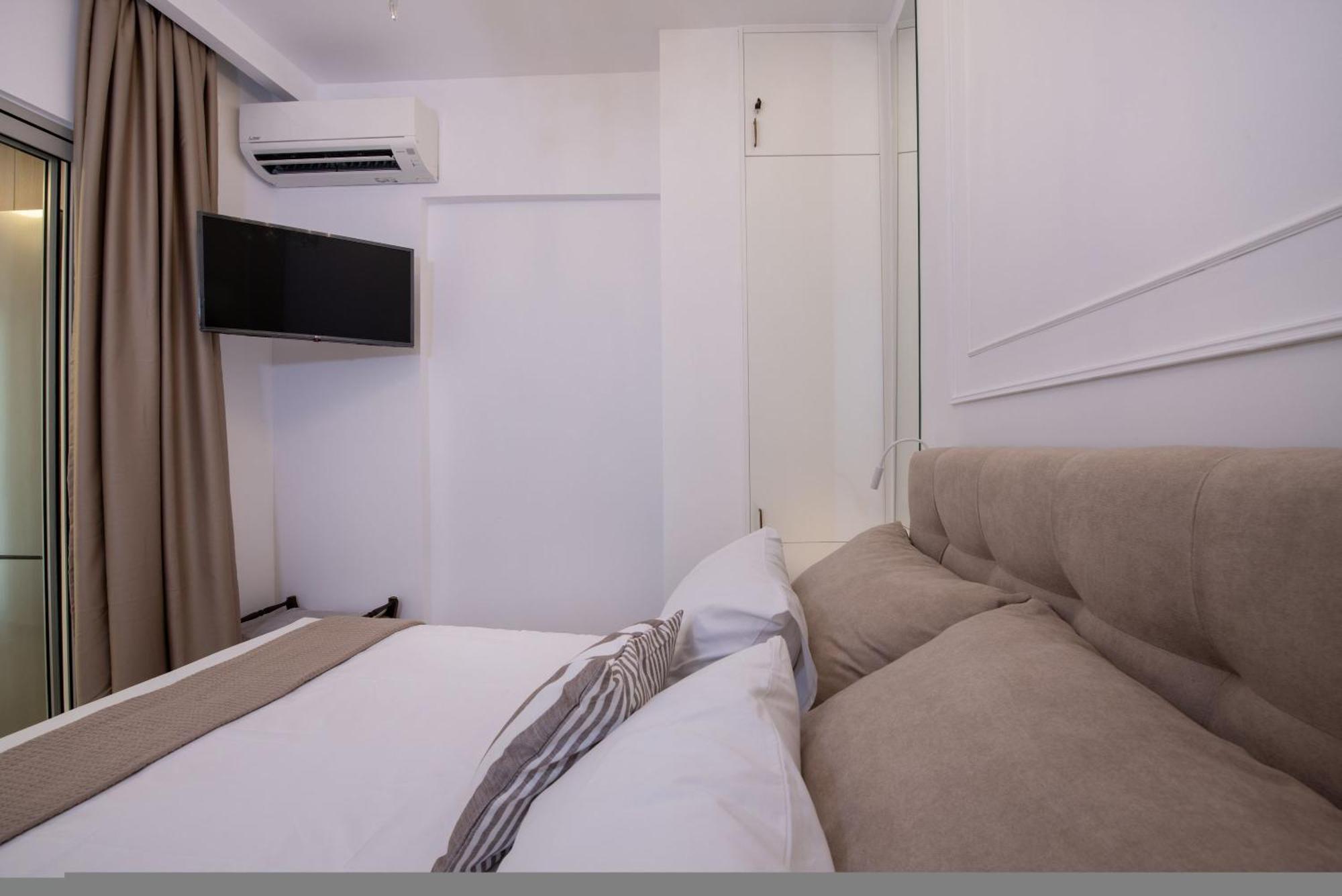 Cherry Central Luxury Suites Chania  Bagian luar foto