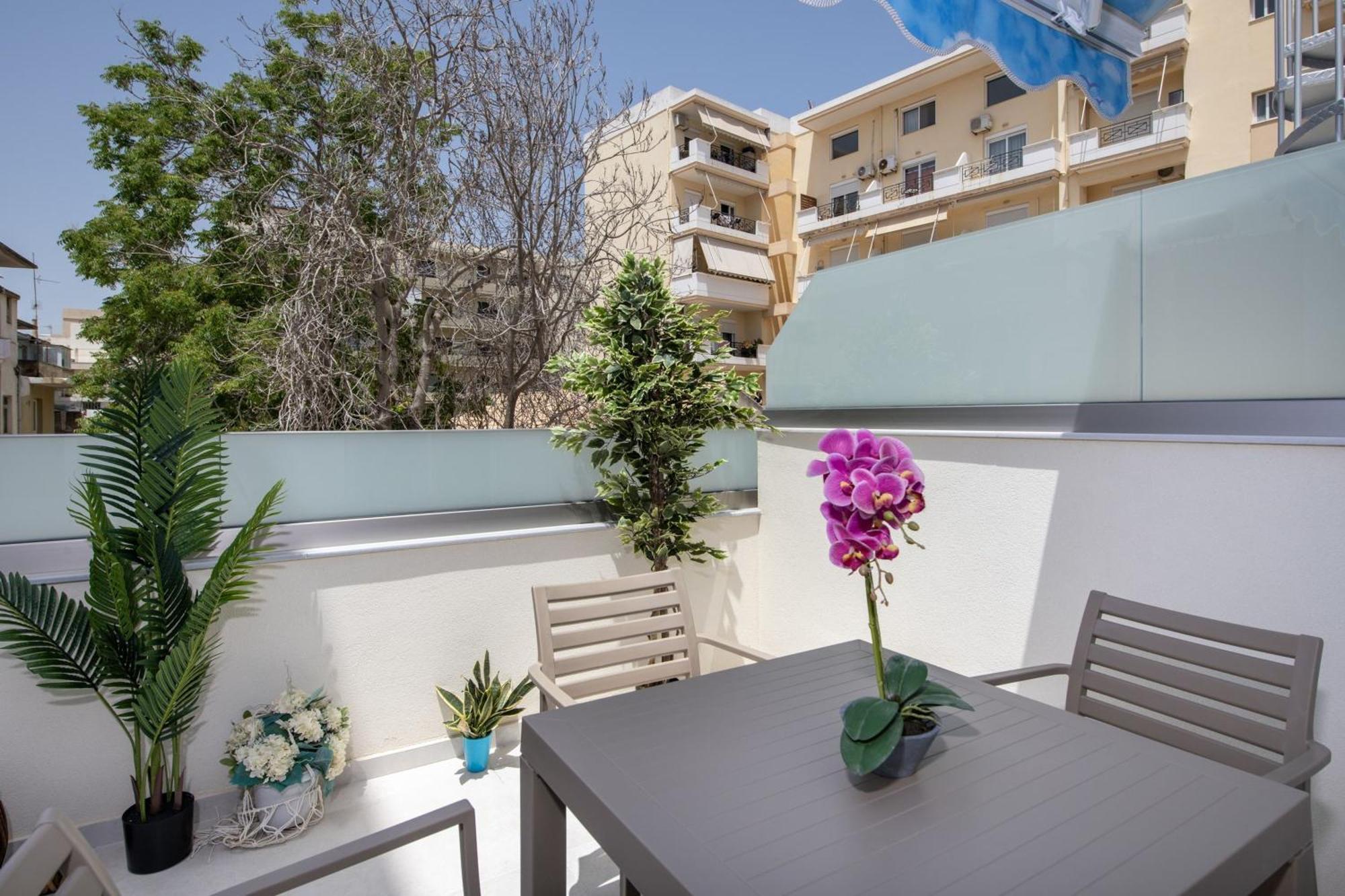 Cherry Central Luxury Suites Chania  Bagian luar foto