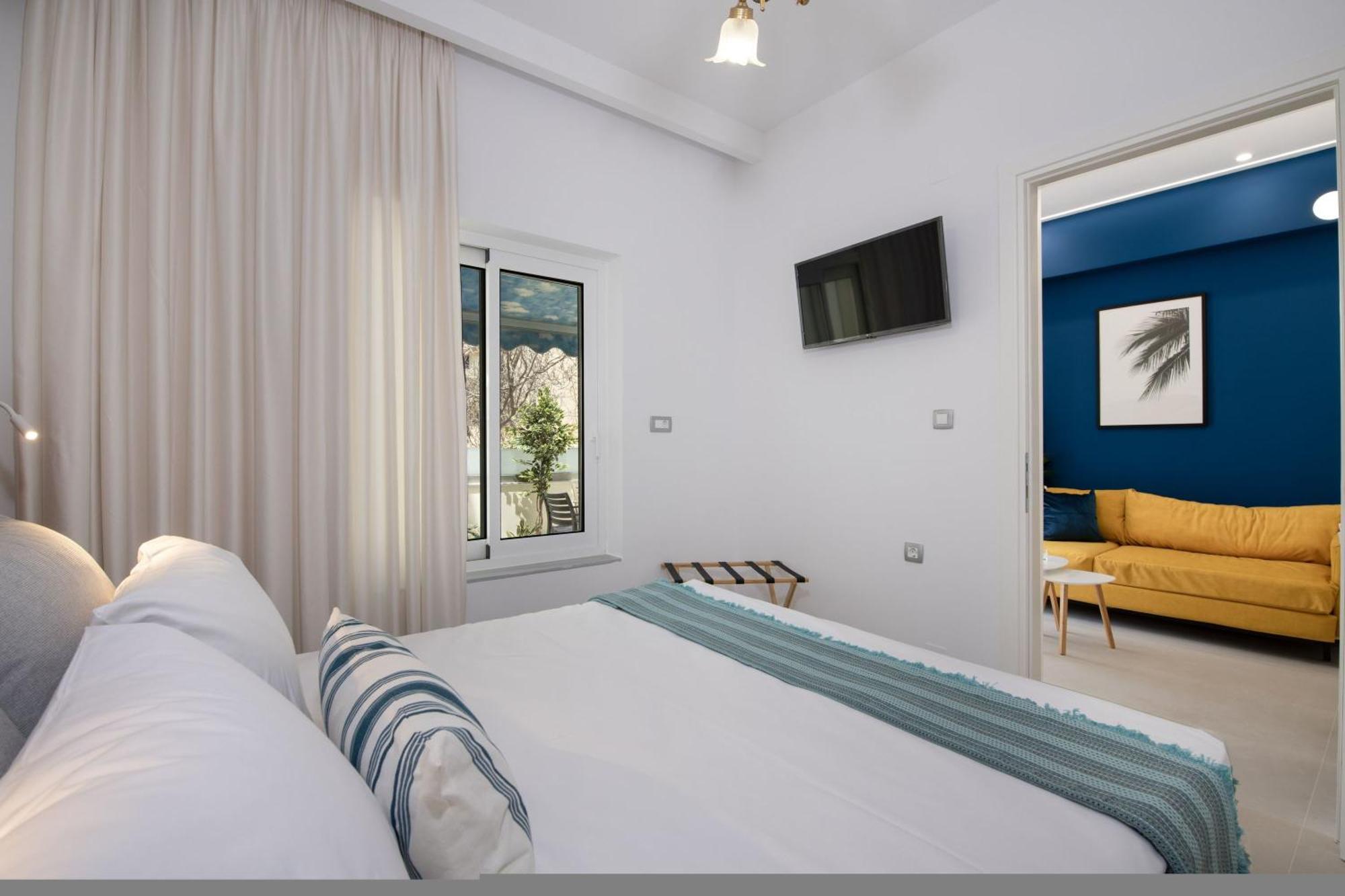 Cherry Central Luxury Suites Chania  Bagian luar foto